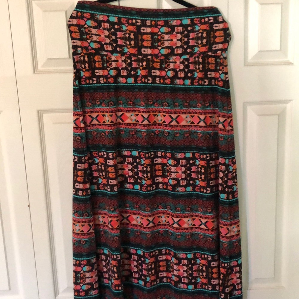 Patterned maxi skirt